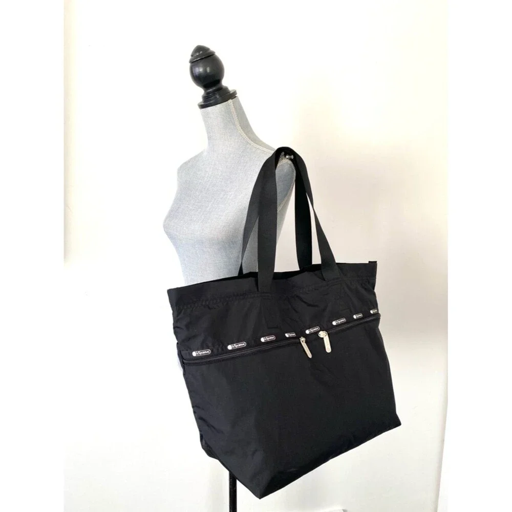Lesportsac closer resistant